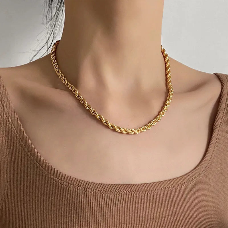 Colar Feminino Dourado Luxo Entrelaçado
