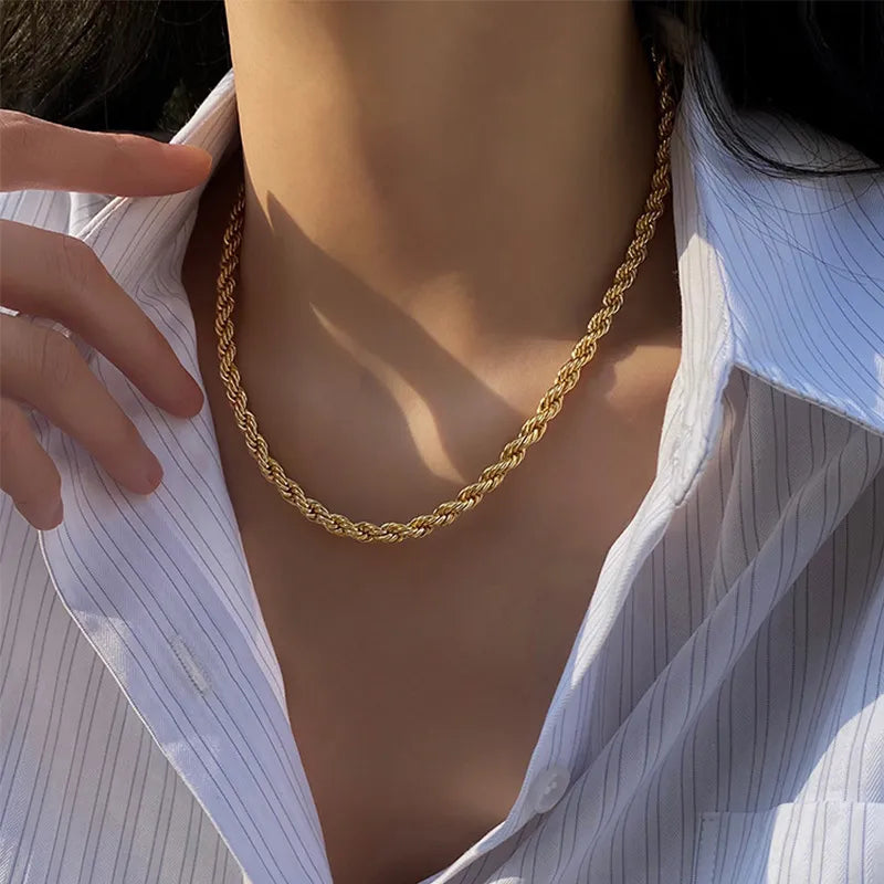 Colar Feminino Dourado Luxo Entrelaçado
