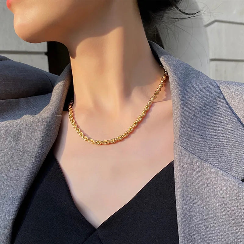 Colar Feminino Dourado Luxo Entrelaçado