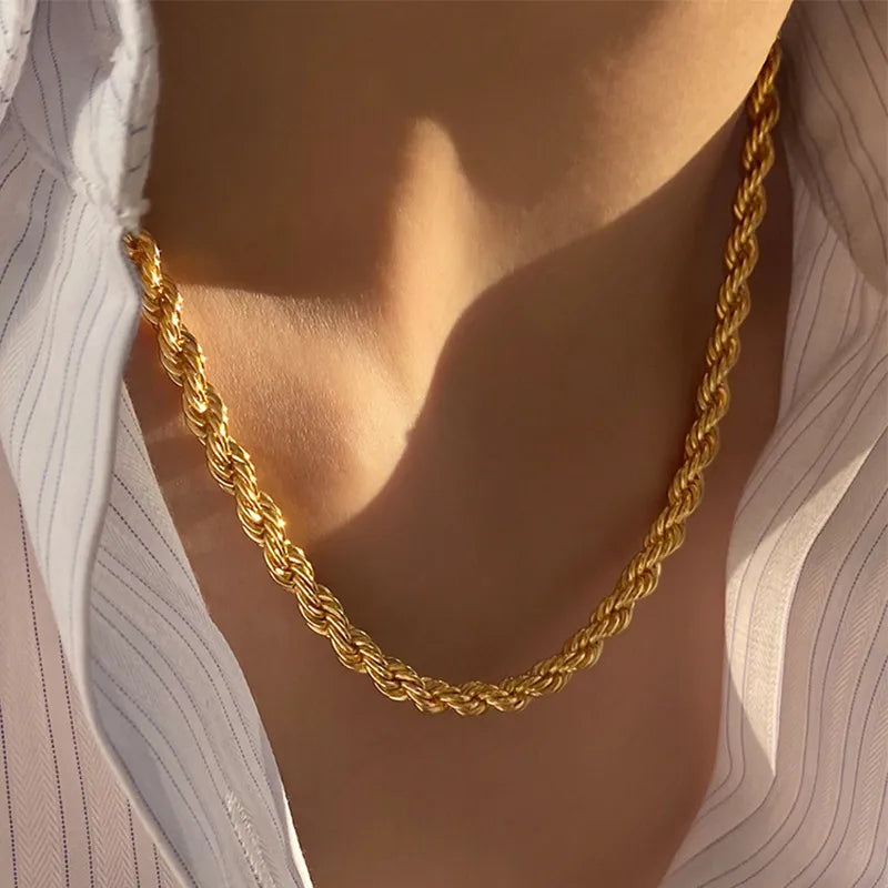 Colar Feminino Dourado Luxo Entrelaçado