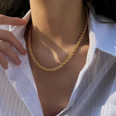 Colar Feminino Dourado Luxo Entrelaçado