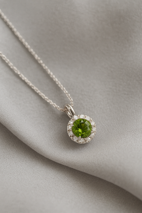 Colar Elegance Peridot – Brilho que Encanta ✨