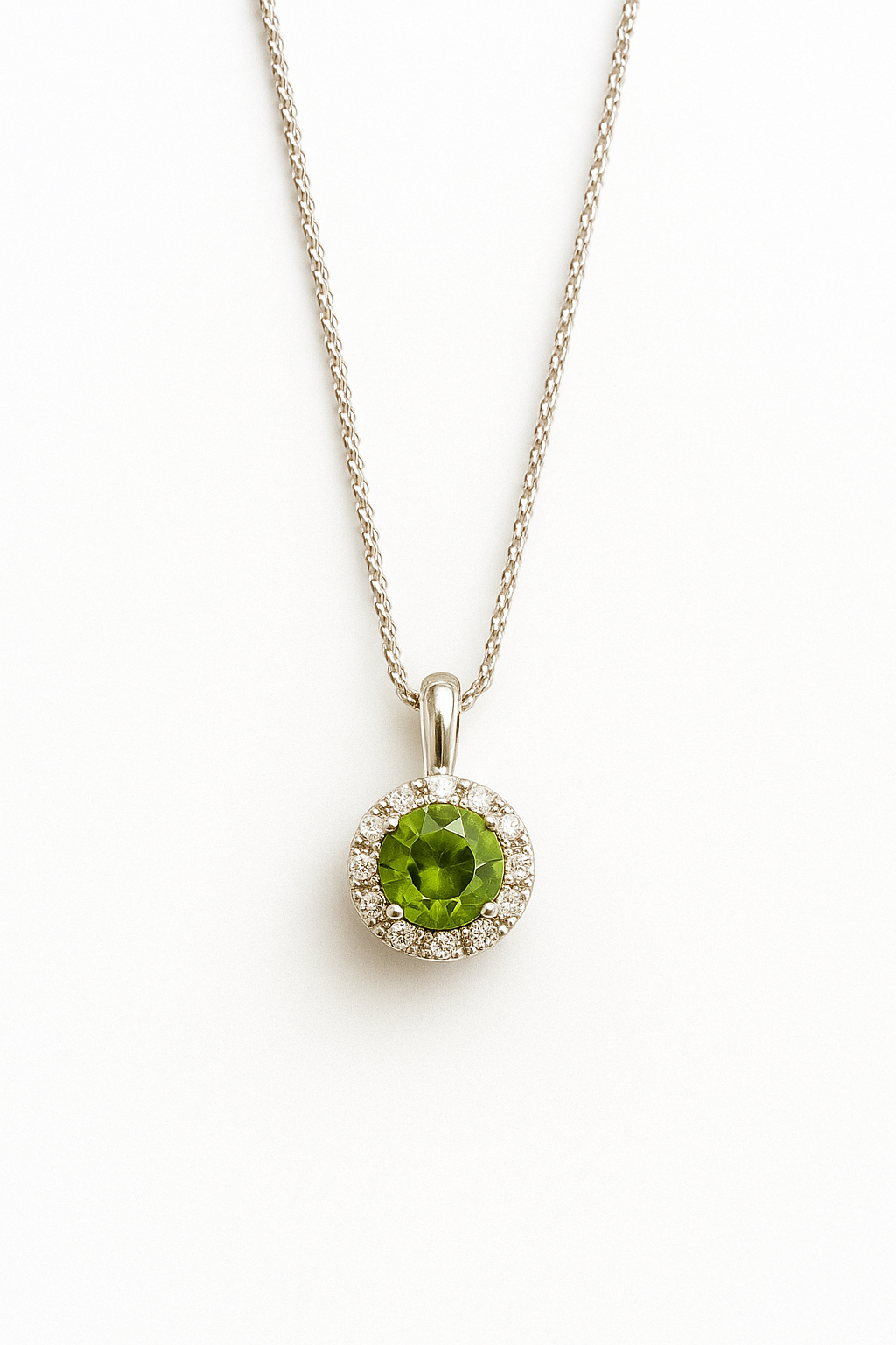 Colar Elegance Peridot – Brilho que Encanta ✨