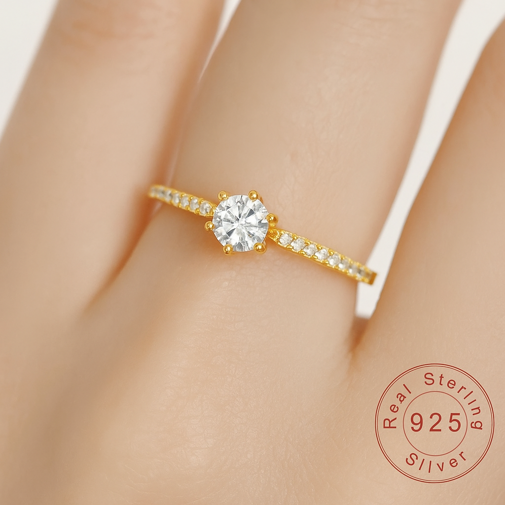 Anel Solitário com Zircônias em Banhado a Ouro ✨