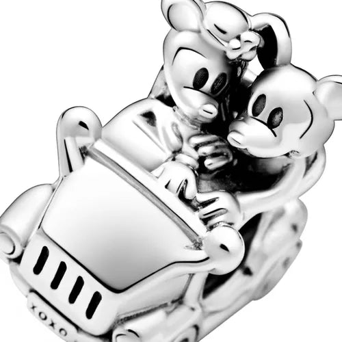 Berloque Prata 925 Mickey e Minnie no Carro  🚗💑